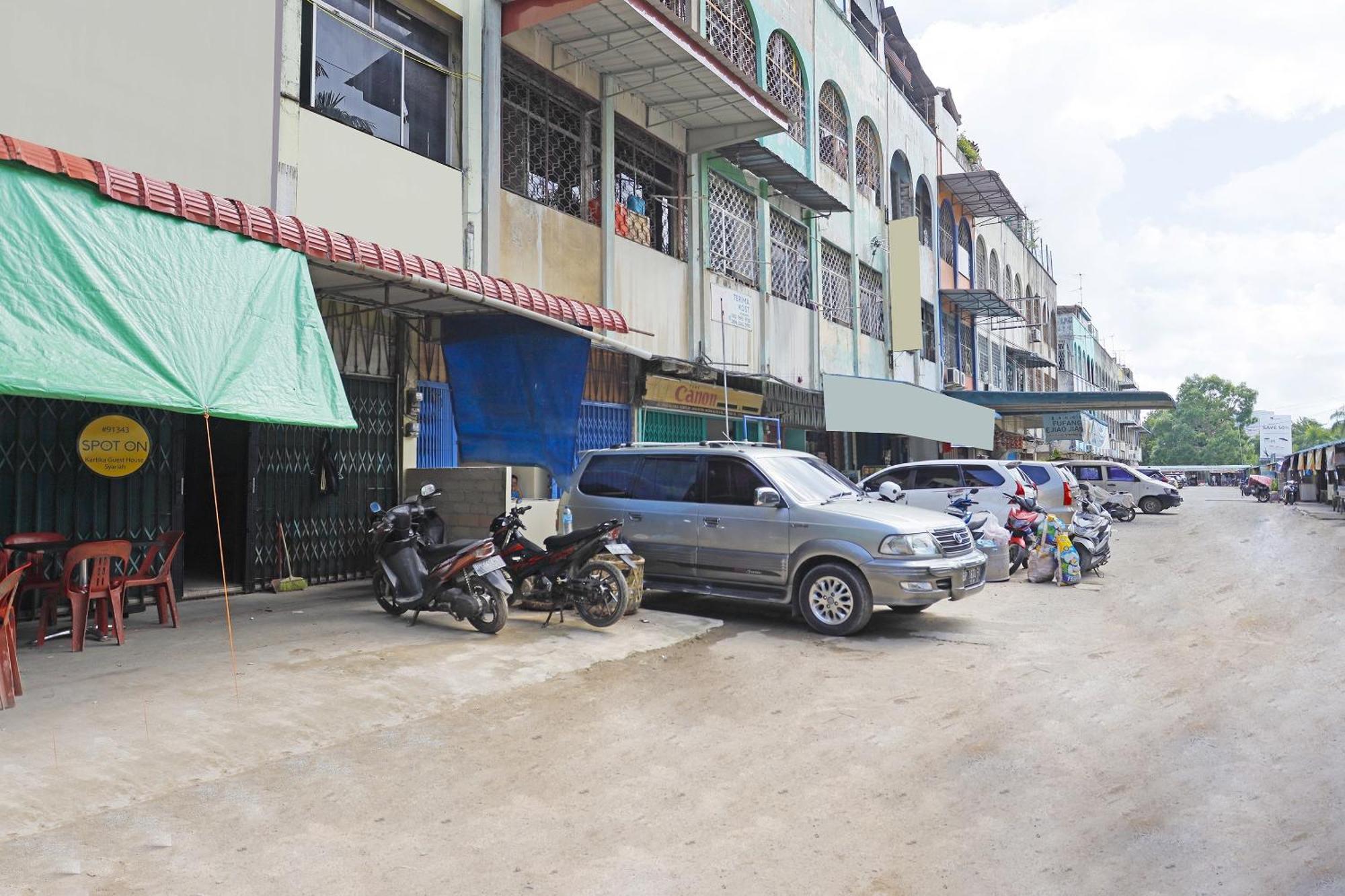 Spot On 91343 Kartika Guest House Syariahnearpantai Stres Jodoh  Экстерьер фото
