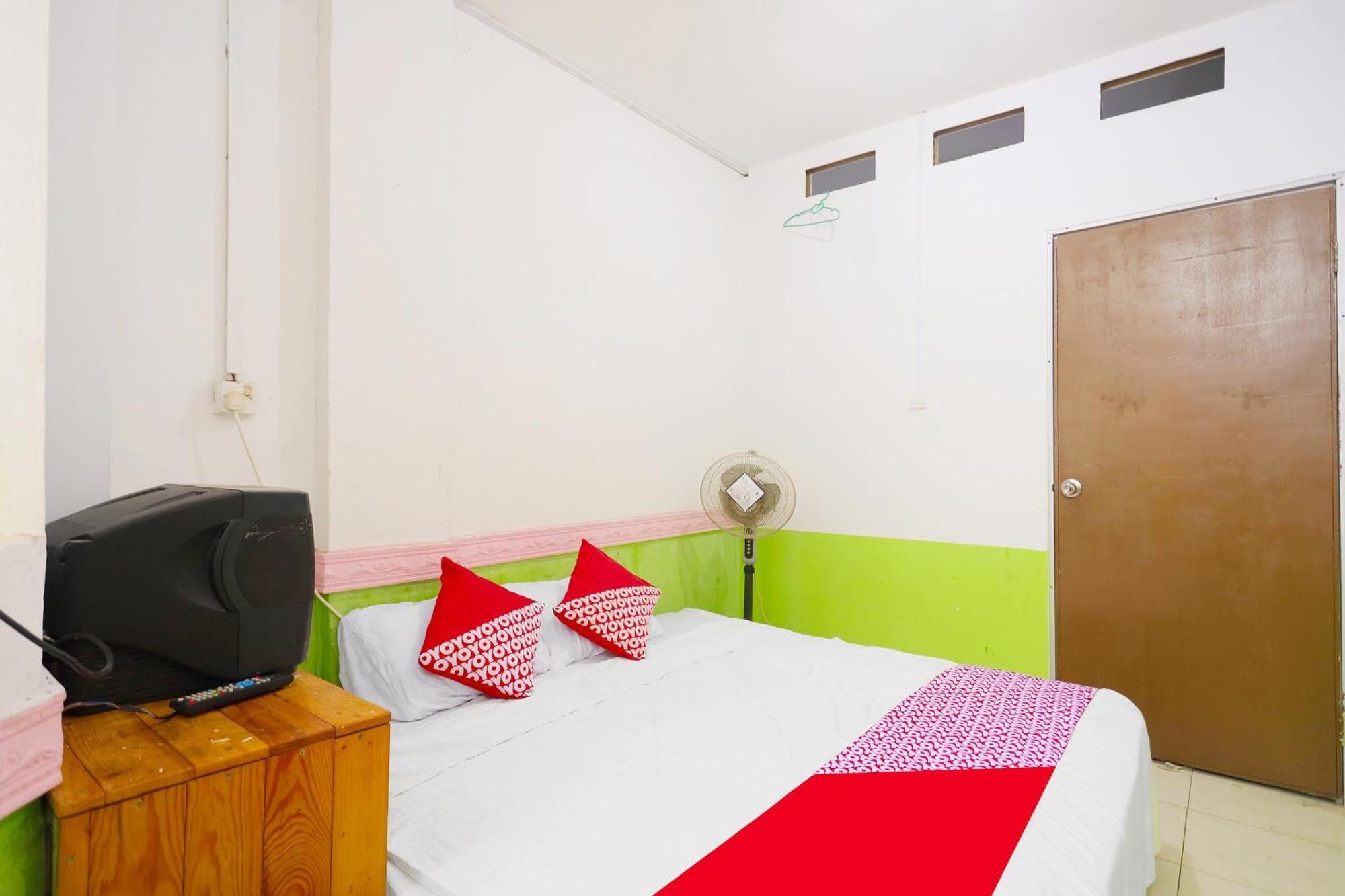 Spot On 91343 Kartika Guest House Syariahnearpantai Stres Jodoh  Экстерьер фото