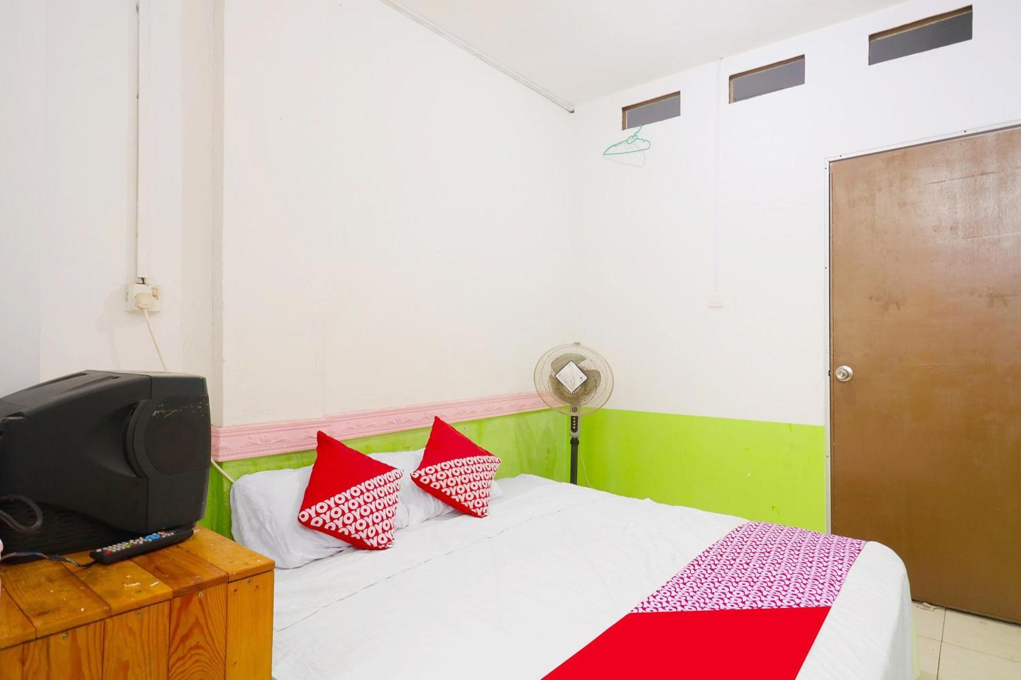 Spot On 91343 Kartika Guest House Syariahnearpantai Stres Jodoh  Экстерьер фото