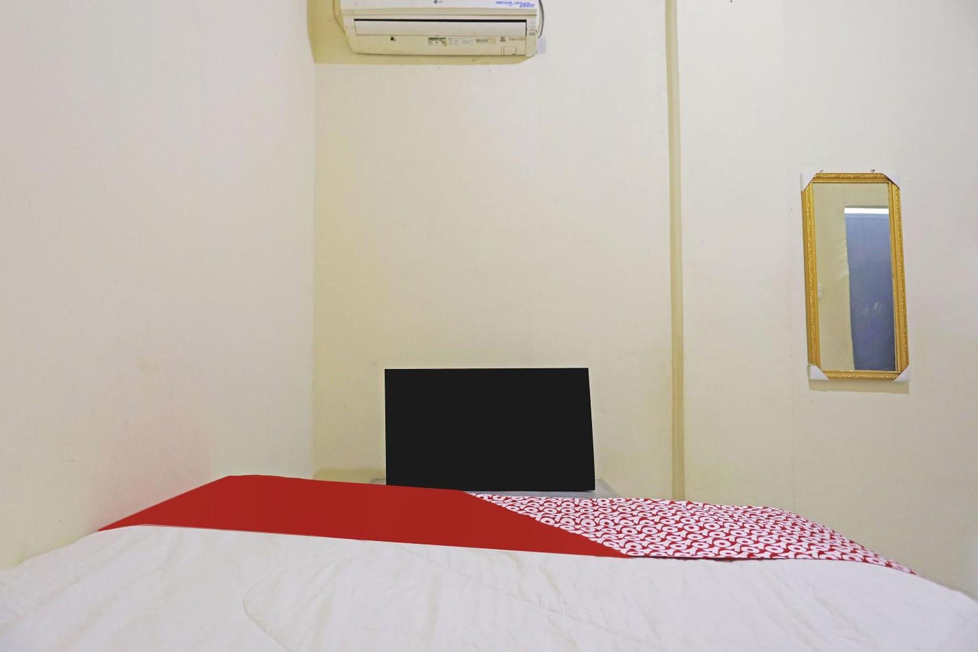 Spot On 91343 Kartika Guest House Syariahnearpantai Stres Jodoh  Экстерьер фото