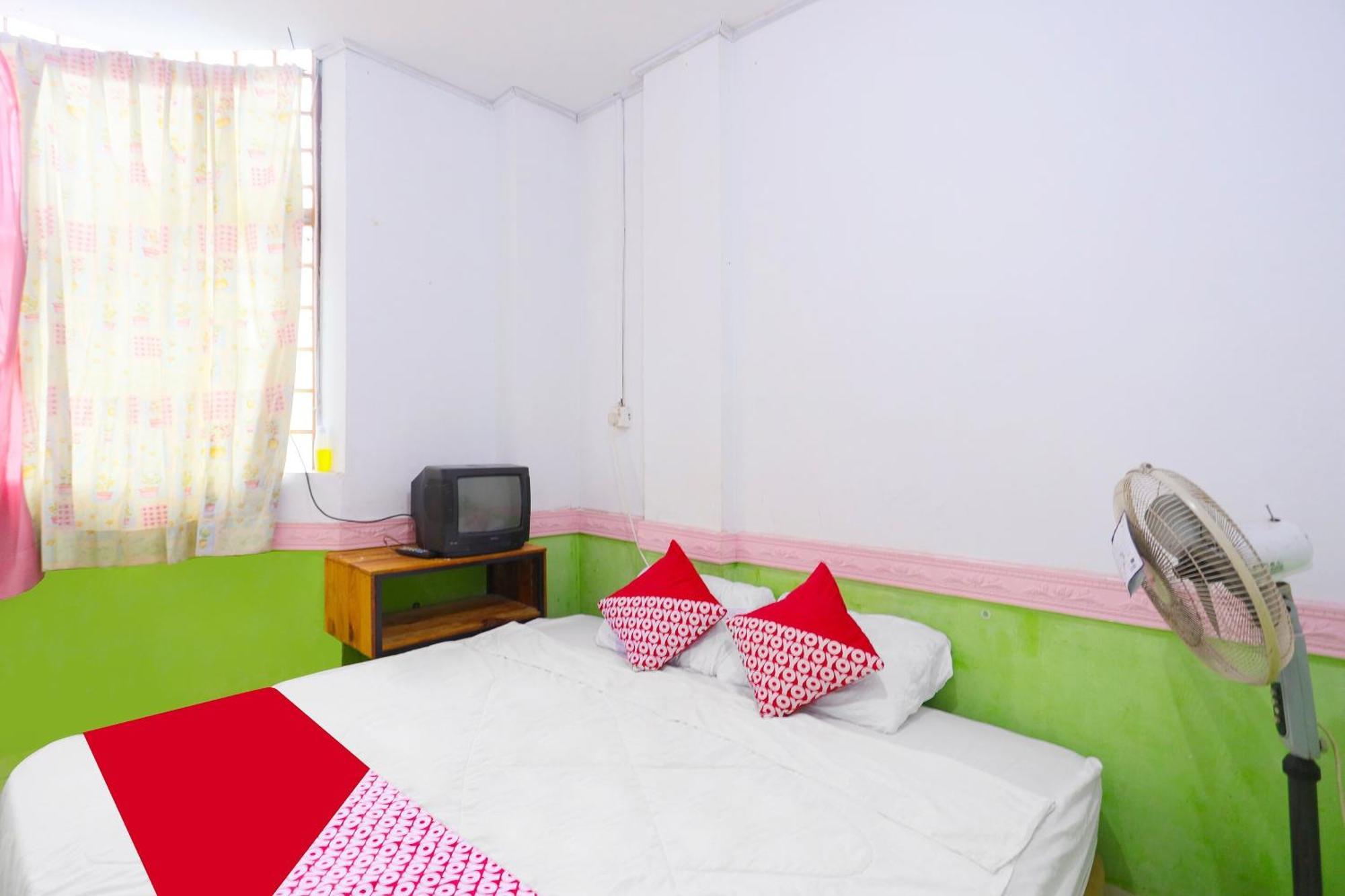Spot On 91343 Kartika Guest House Syariahnearpantai Stres Jodoh  Экстерьер фото