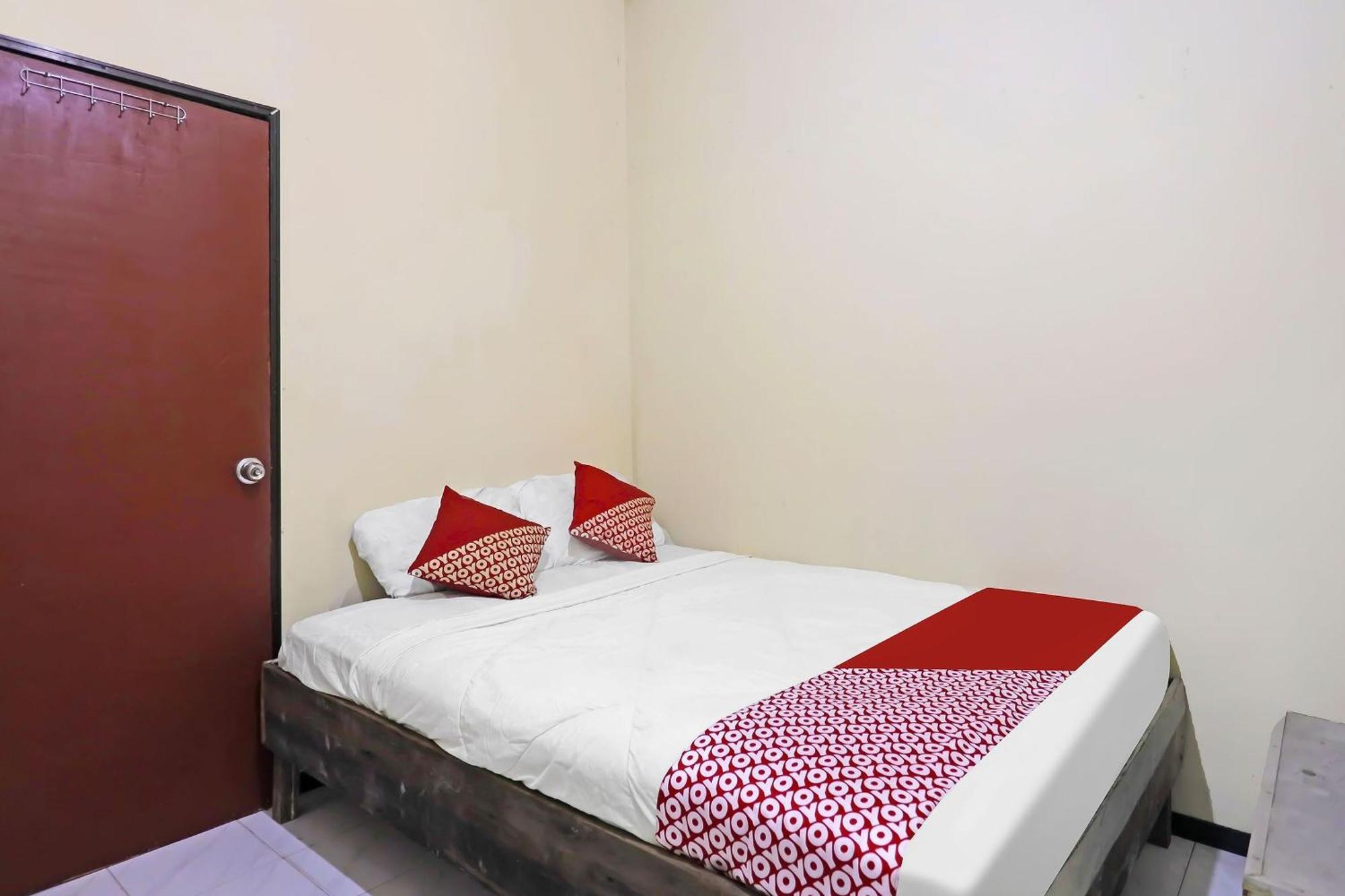 Spot On 91343 Kartika Guest House Syariahnearpantai Stres Jodoh  Экстерьер фото